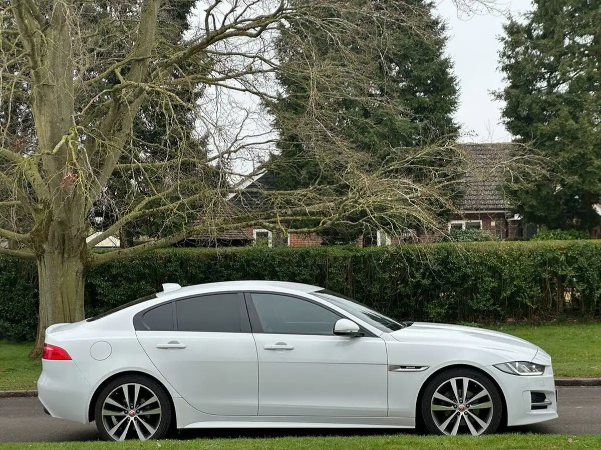 2017-jaguar-xe-20d-r-sport-180ps-ss-1999cc-auto-big-4