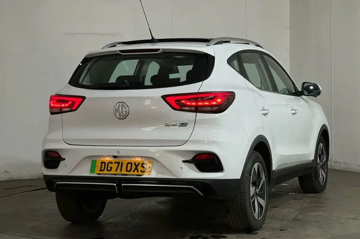 2022-mg-zs-suv-e-trophy-ev-156ps-long-range-big-21