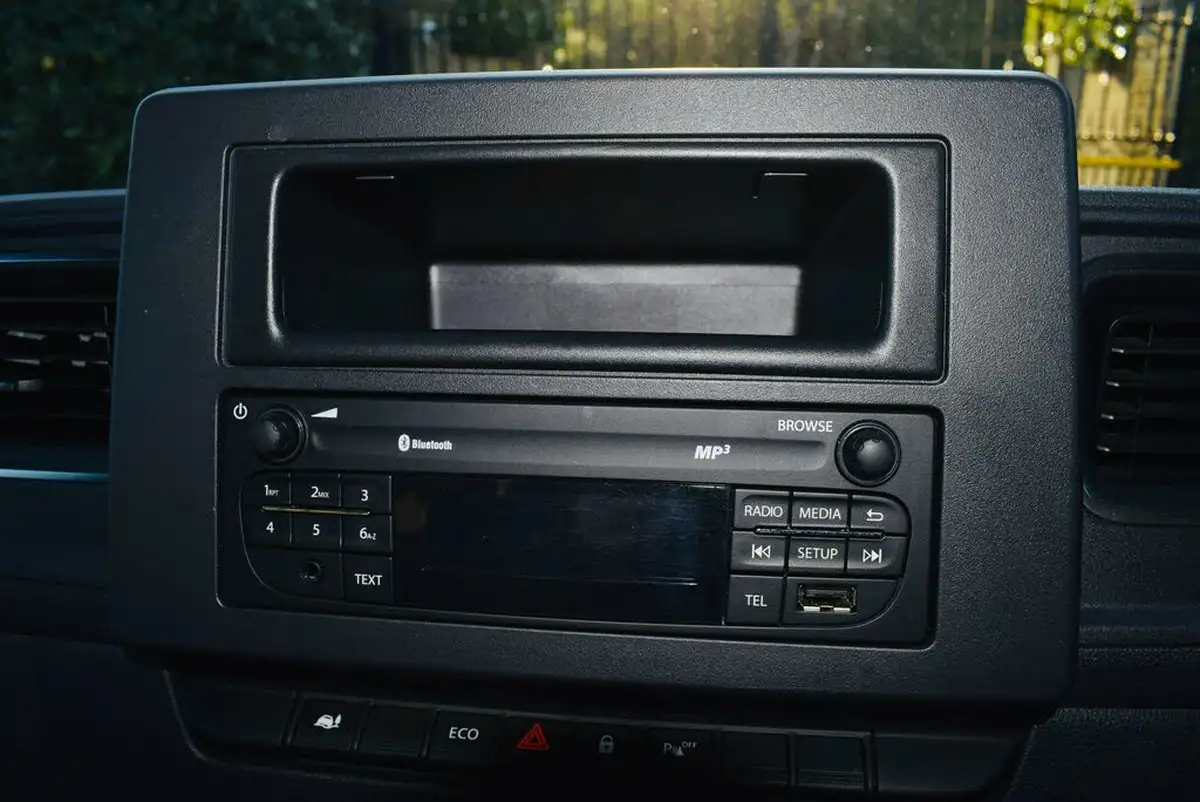 2023-renault-master-23dci-lm35-135-business-panel-big-13