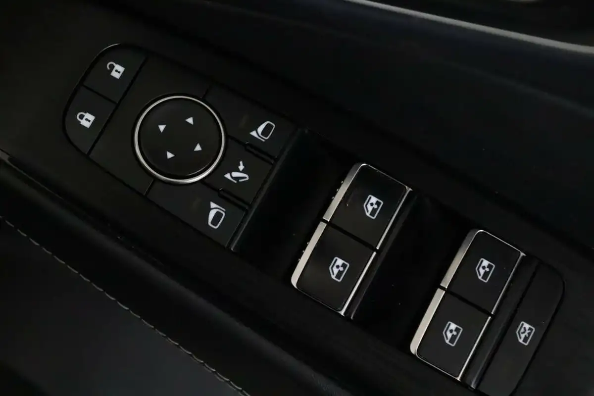 2023-nissan-qashqai-15-tekna-big-18