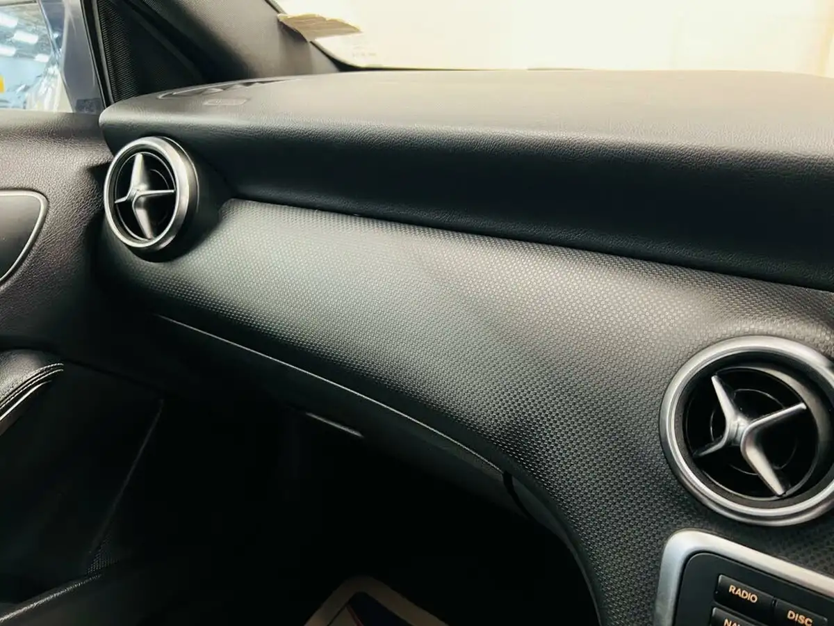 2015-mercedes-benz-a-class-21cdi-a200-sport-7g-dct-big-16