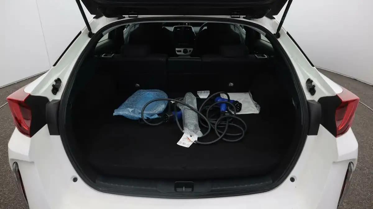 2018-toyota-prius-18-vvt-i-business-edition-plus-ss-big-17