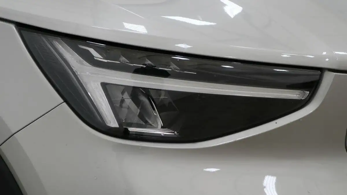 2024-volvo-ex40-e-twin-plus-big-19