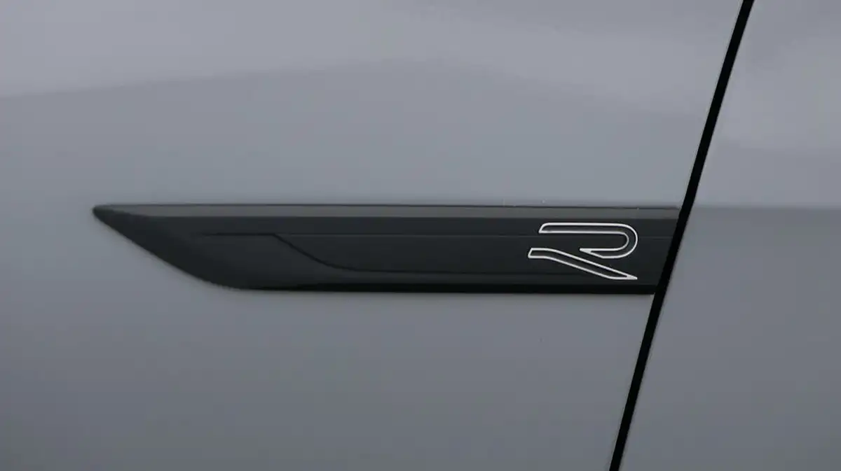 2021-volkswagen-golf-15-tsi-r-line-150ps-hatchback-big-21
