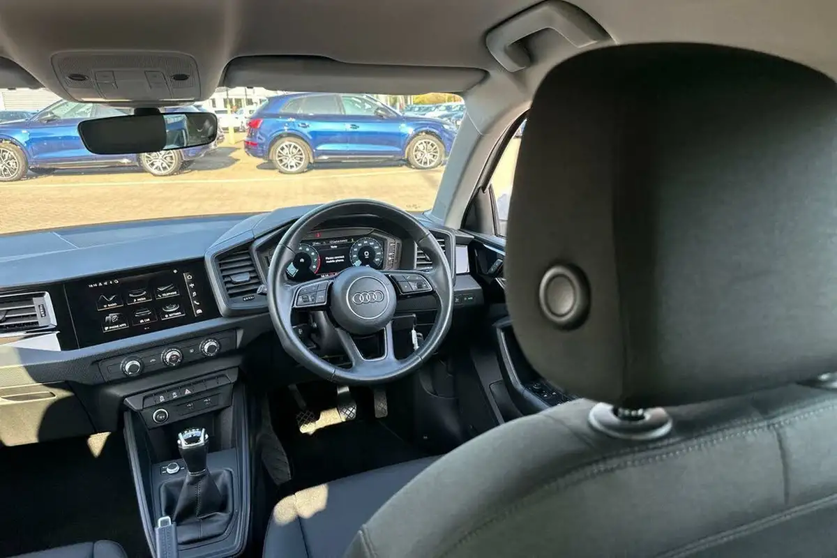 2021-audi-a1-big-35
