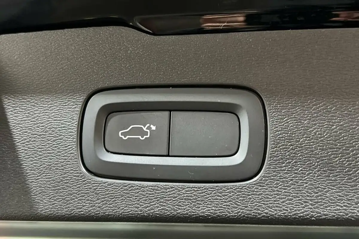 2022-volvo-v60-20-b3-core-big-42