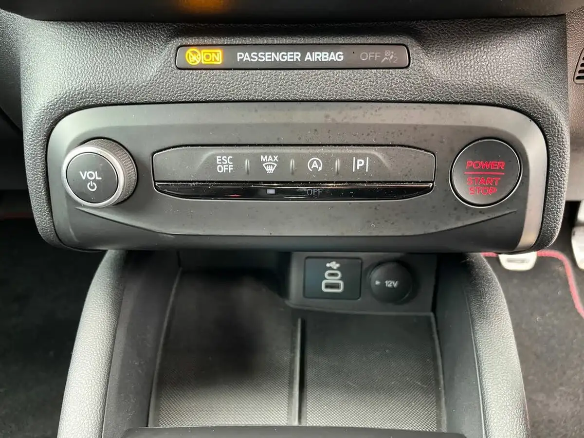 2023-ford-focus-23t-st-hatchback-big-29
