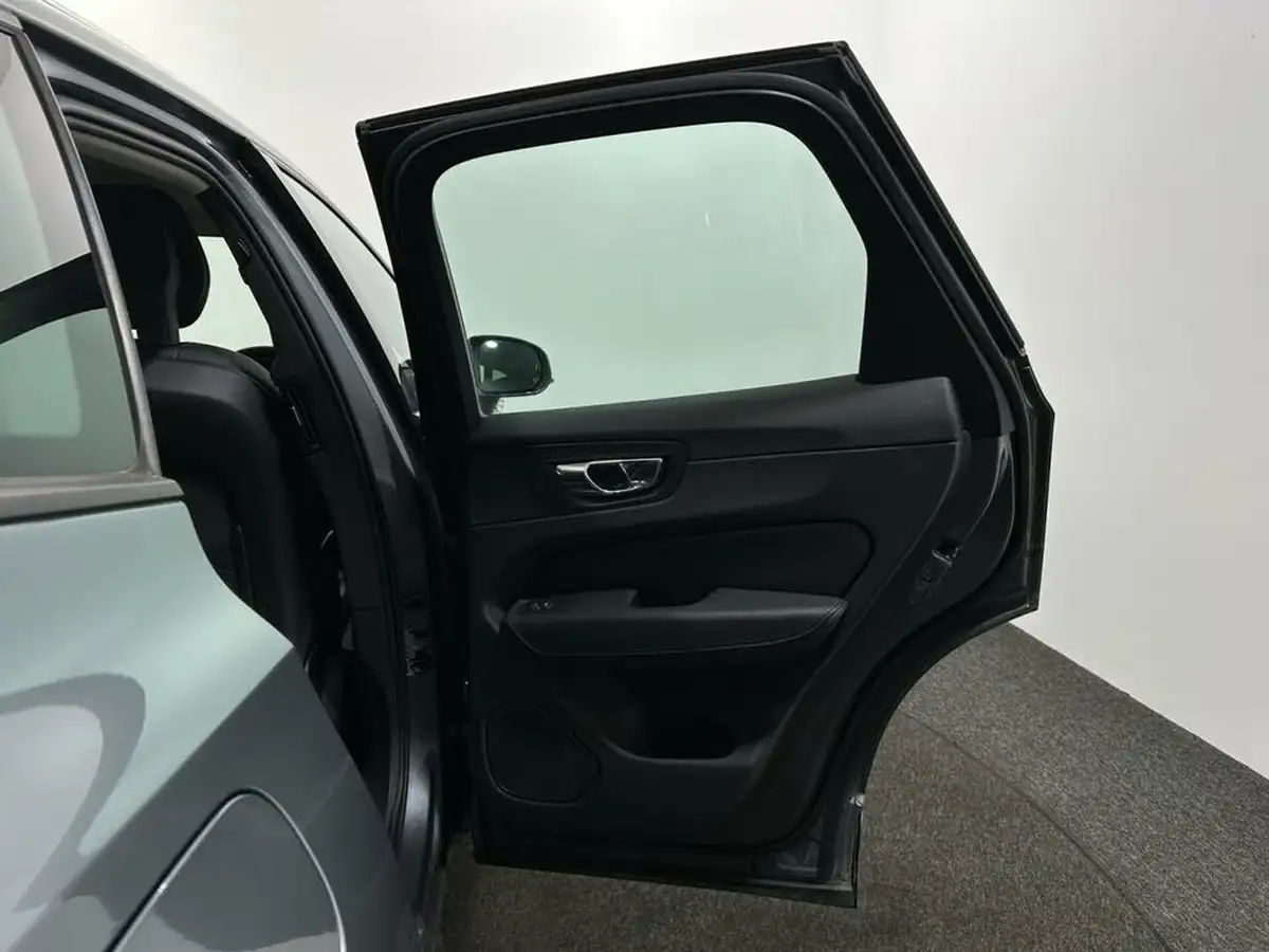 2017-volvo-xc60-20td-d4-momentum-pro-geartronic-big-42