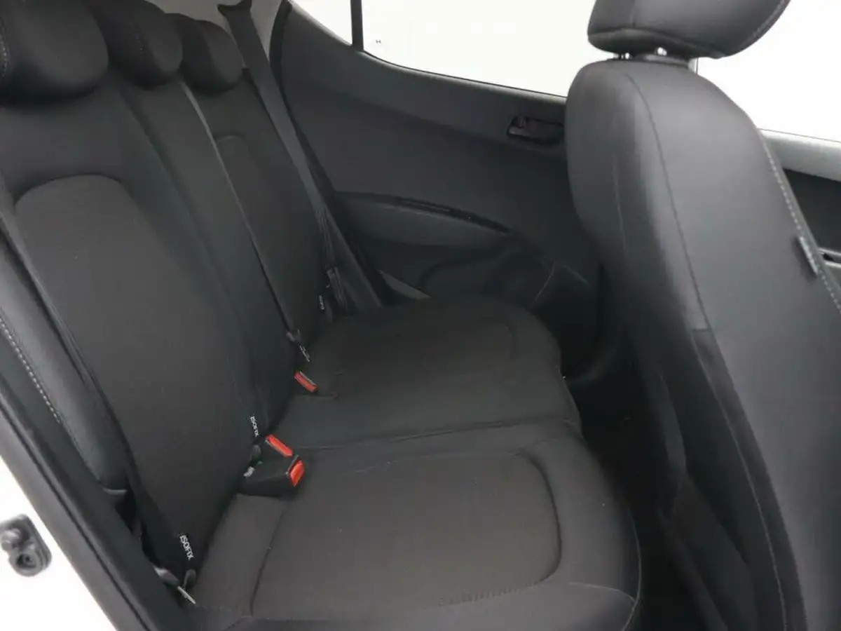 2019-hyundai-i10-10-play-big-27