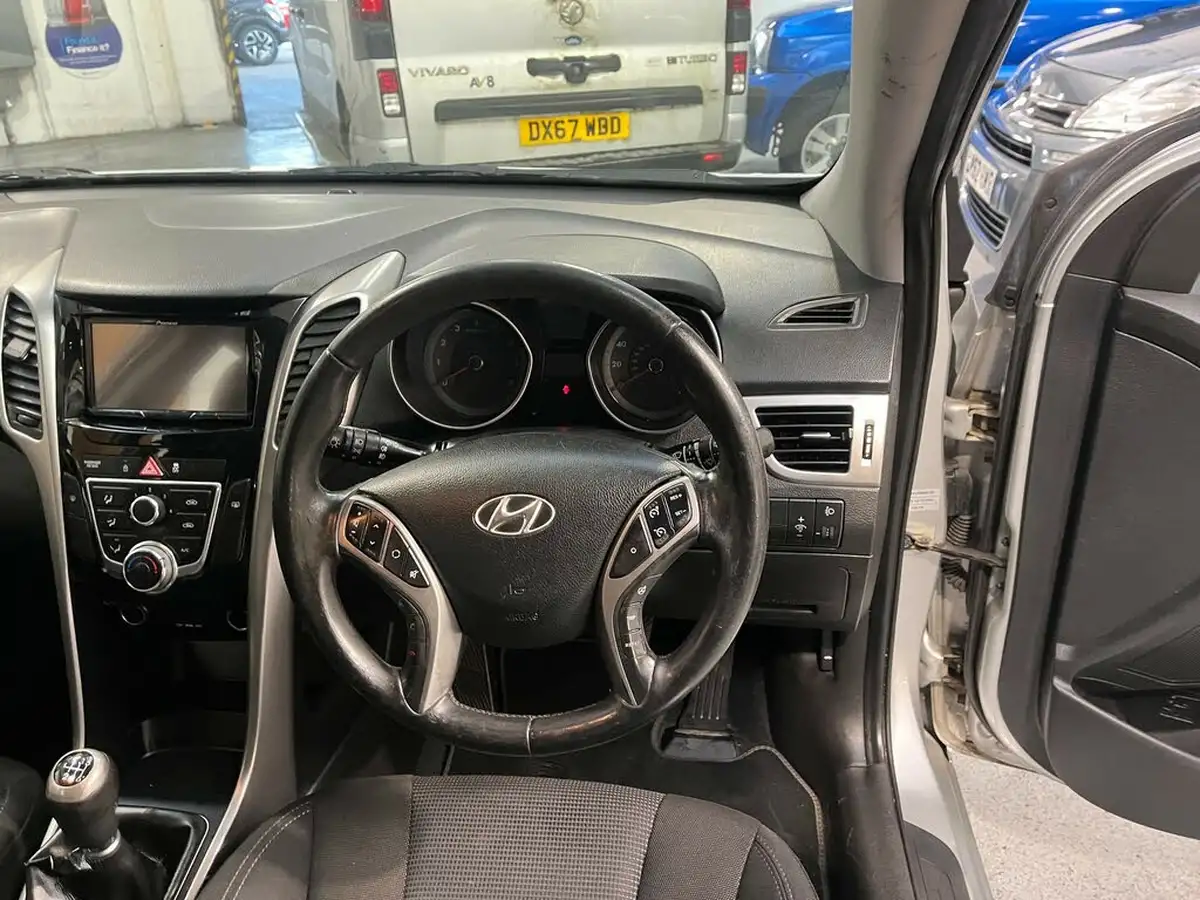 2013-hyundai-i30-16-active-estate-big-18