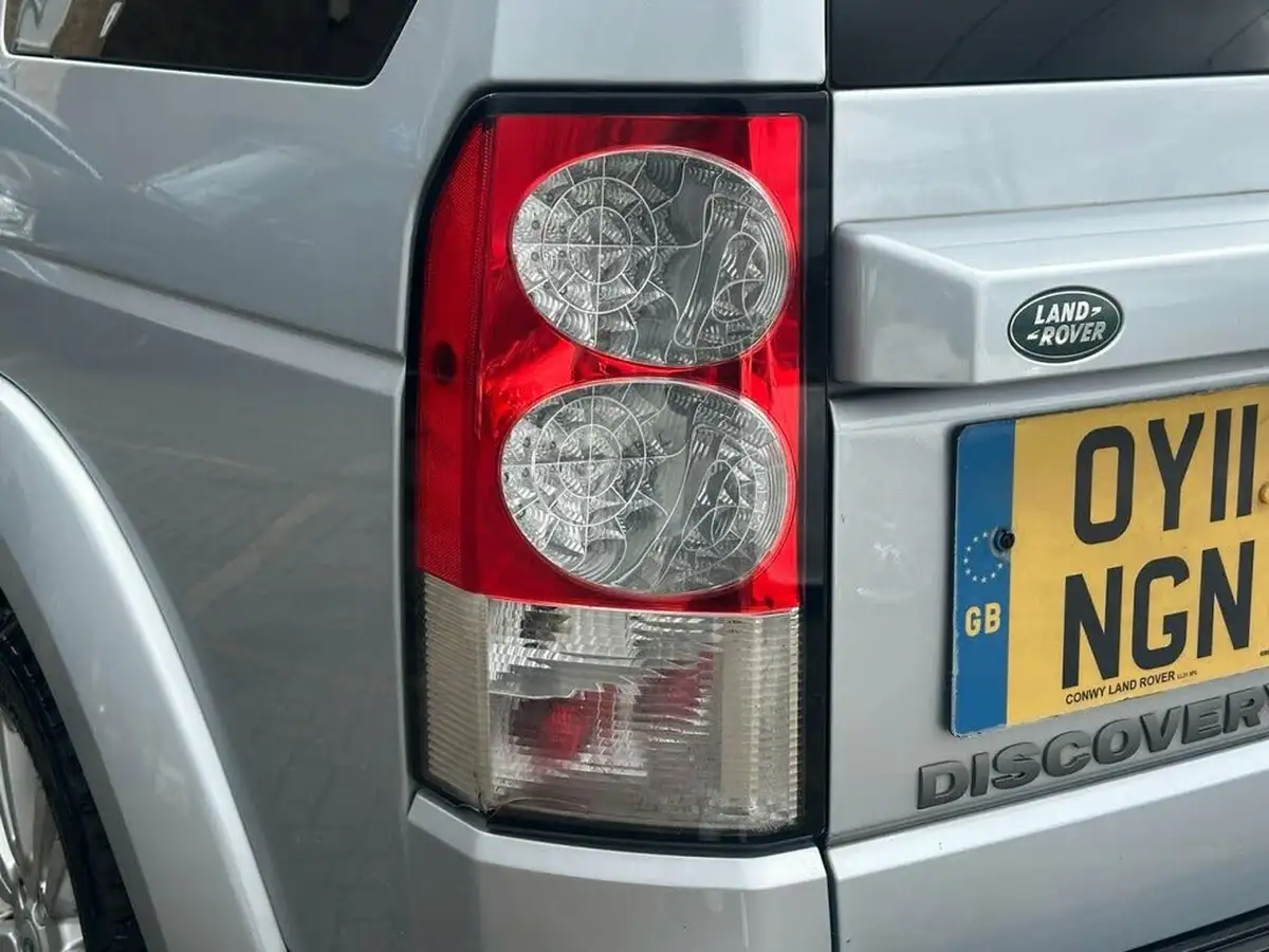 2011-land-rover-discovery-4-30tdv6-hse-big-19