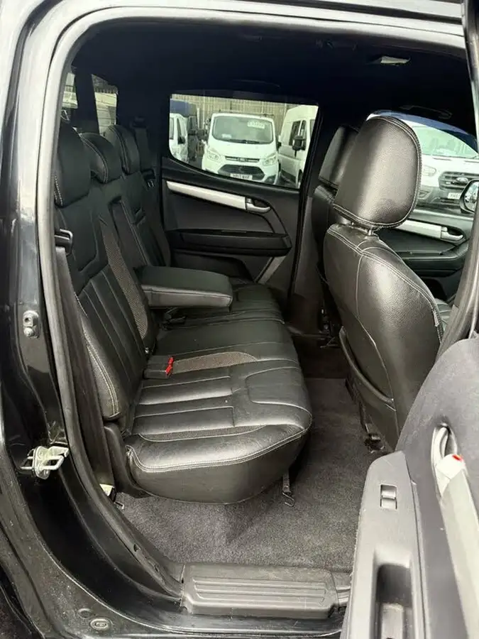2015-isuzu-d-max-25td-venetian-red-blade-big-11