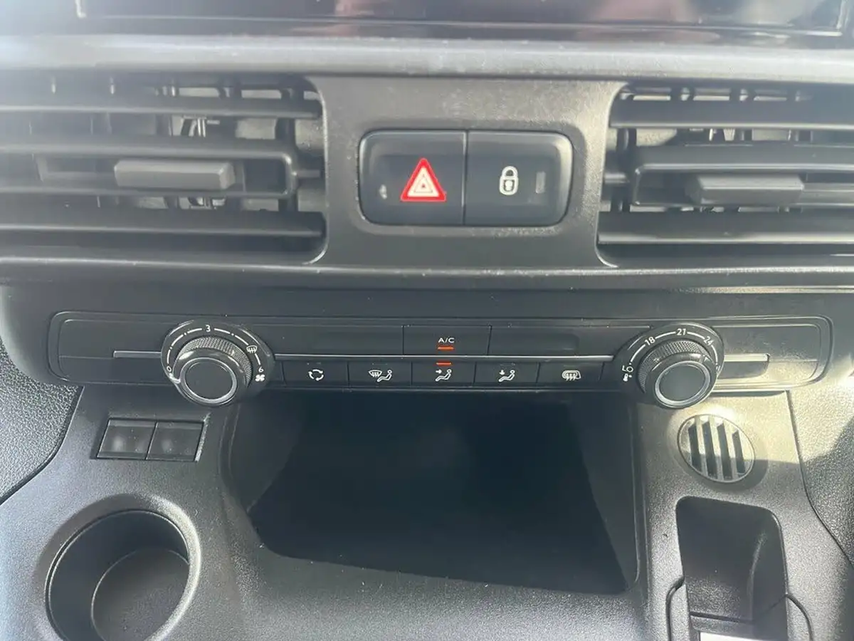 2021-citroen-berlingo-15bluehdi-1000-enterprise-100pseu6dt-e-ss-panel-big-24