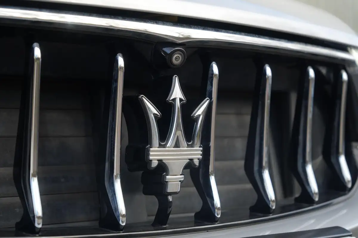 2017-maserati-levante-30td-awd-big-70