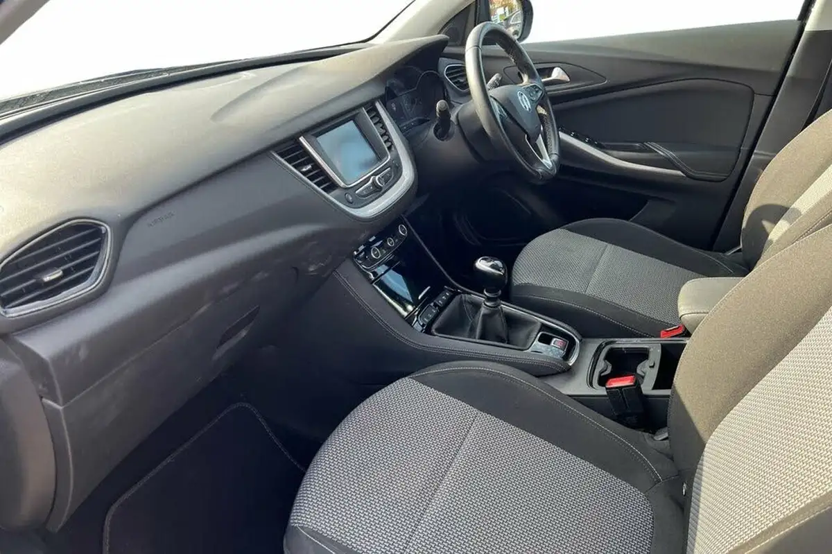 2020-vauxhall-grandland-x-12-se-big-10