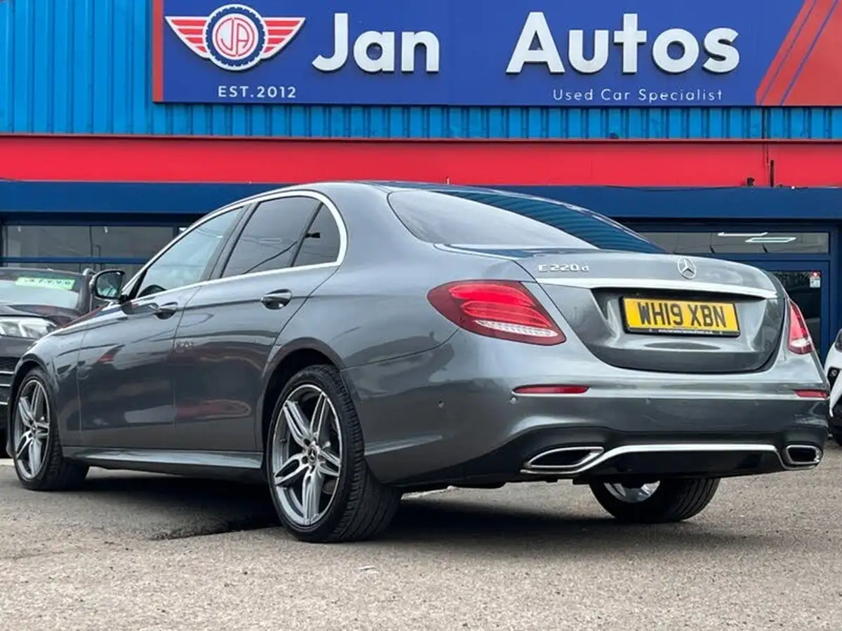 2019-mercedes-benz-e-class-20d-e220d-amg-line-saloon-4d-plus-big-29