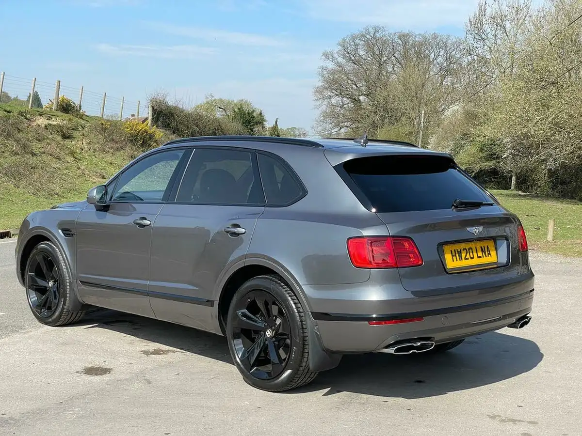 2019-bentley-bentayga-40-v8-big-16
