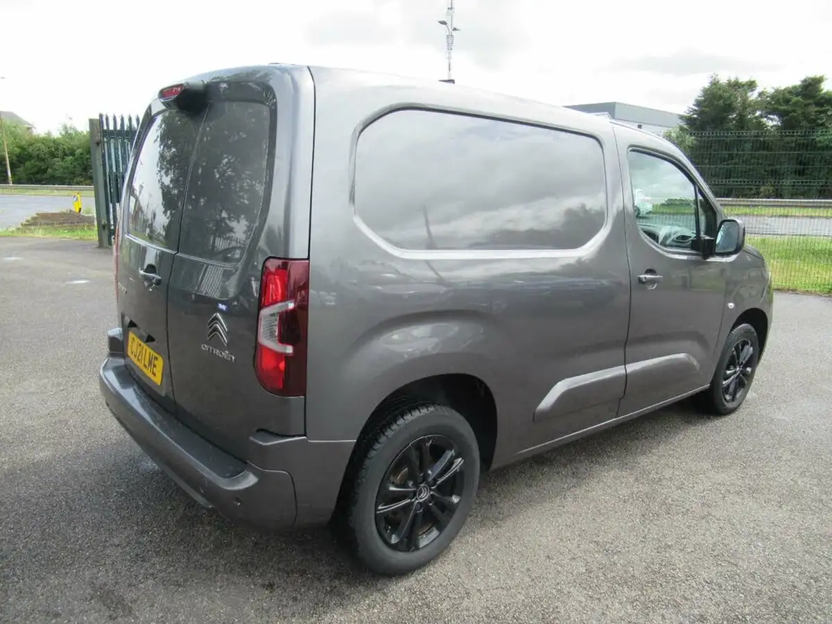 2021-citroen-berlingo-15bluehdi-1000-driver-130pseu6dt-e-ss-eat8-big-9
