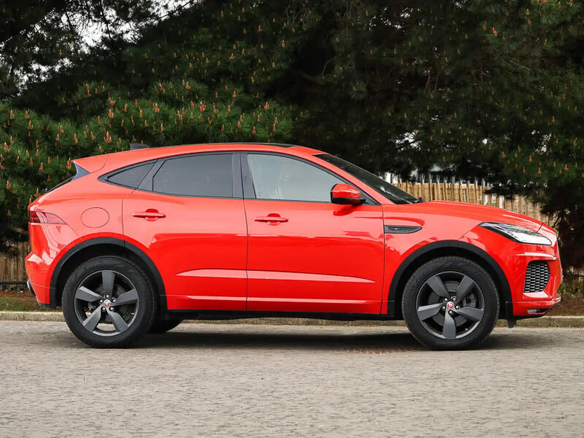2020-jaguar-e-pace-20-i4-chequered-flag-200ps-big-3
