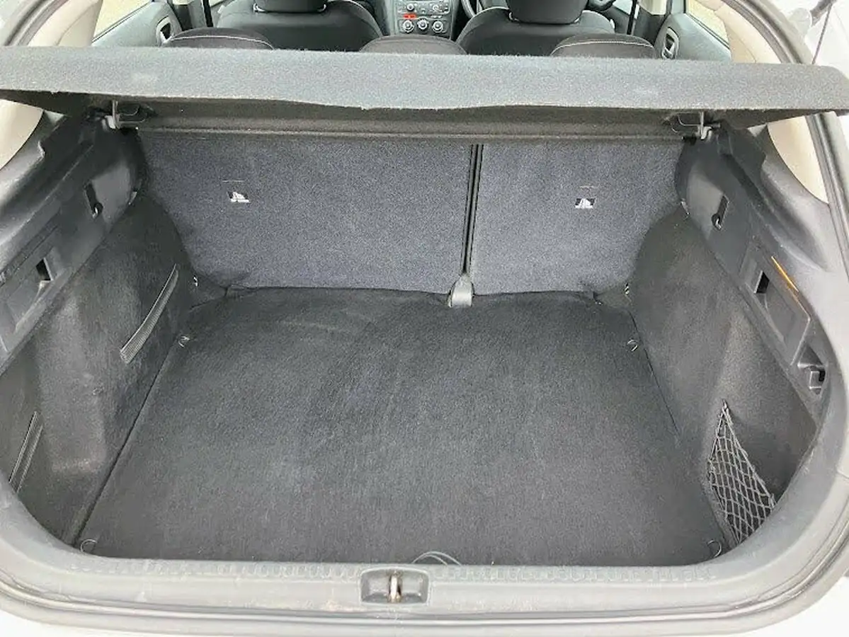 2014-citroen-c4-16td-vtr-big-17