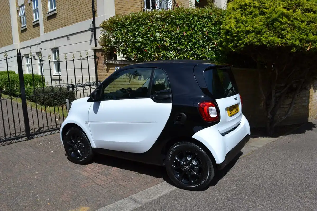 2017-smart-fortwo-10-passion-70bhp-ss-coupe-twinamic-big-1