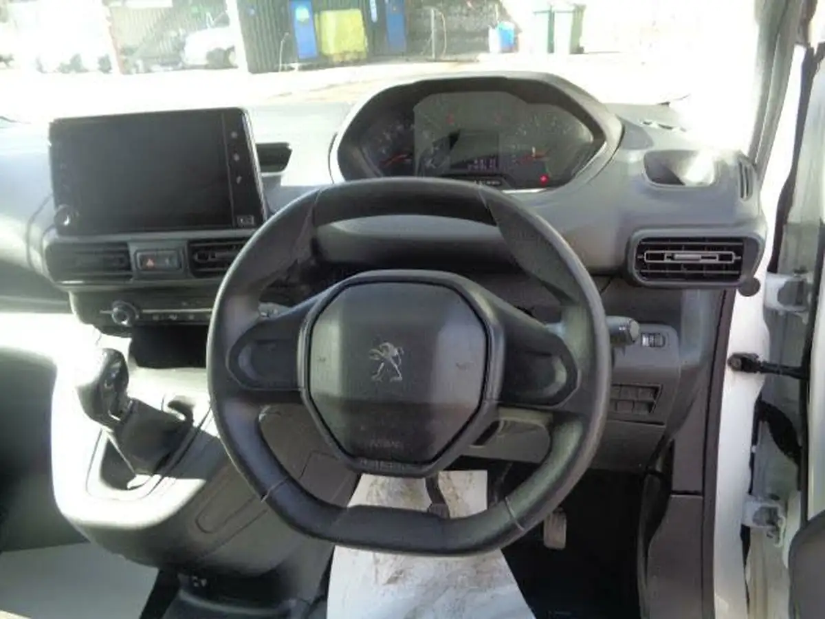 2021-peugeot-partner-15-bluehdi-1000-professional-100ps-eu6dt-panel-big-17