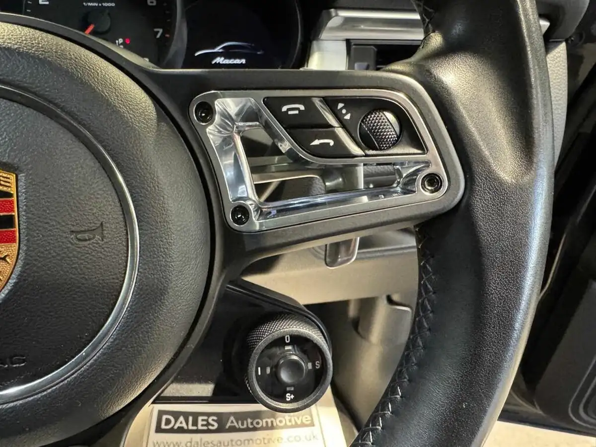 2018-porsche-macan-big-23