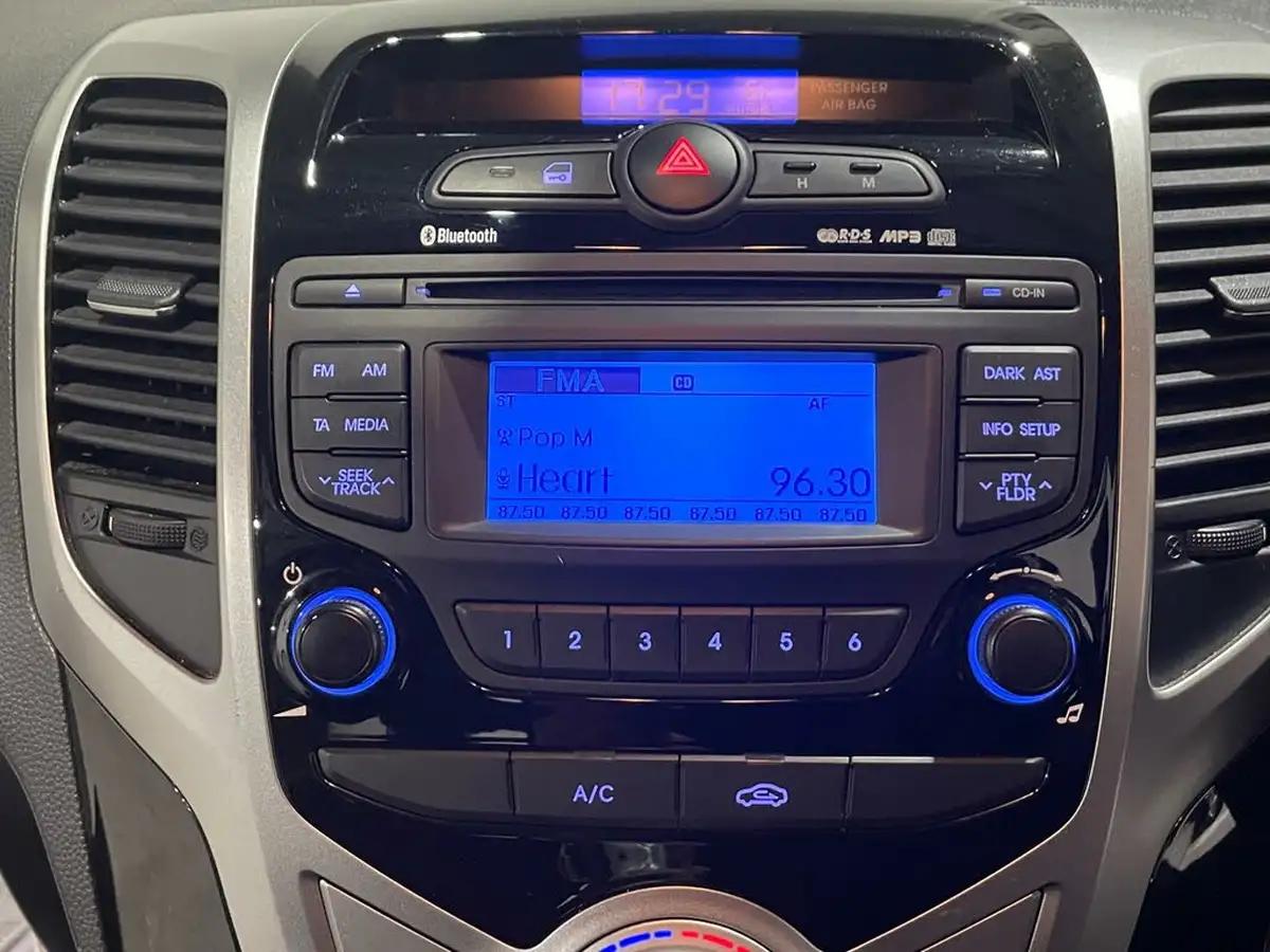 2014-hyundai-ix20-14-active-90ps-big-41