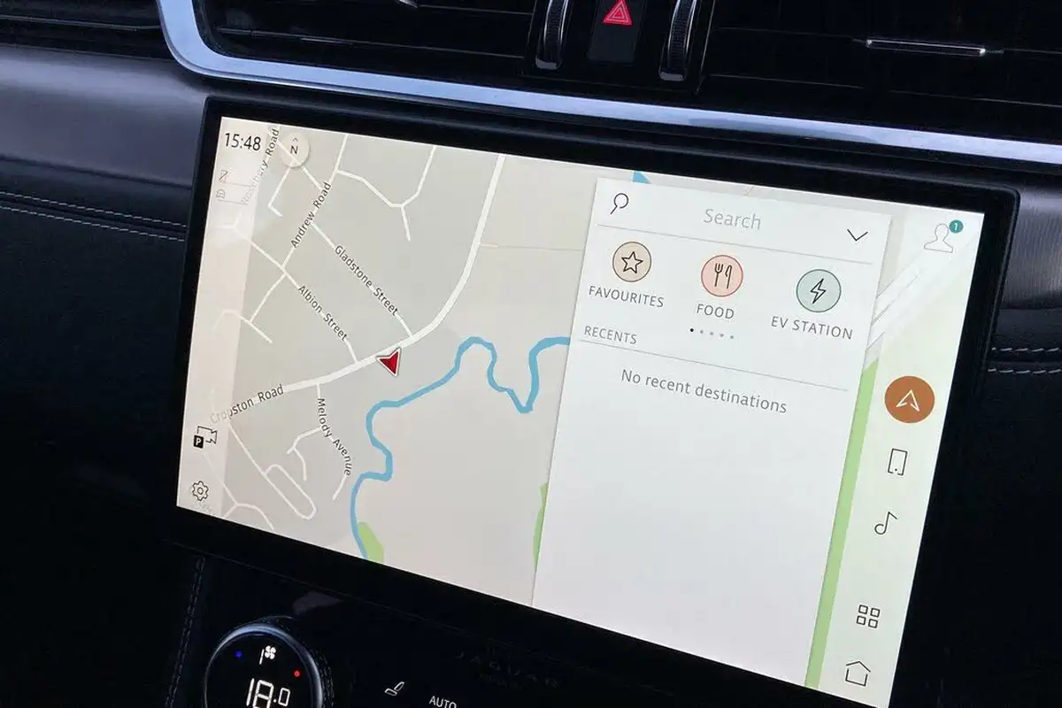 2021-jaguar-f-pace-20-p400e-s-big-19