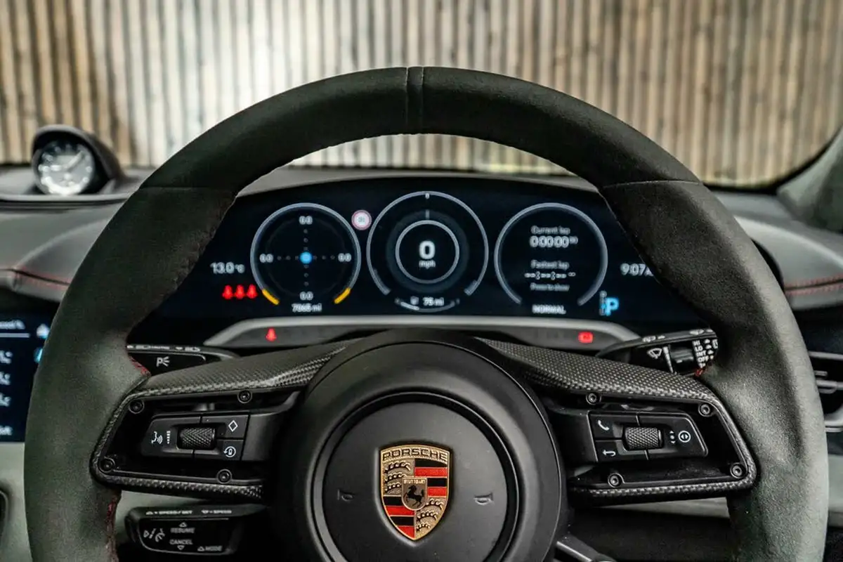2023-porsche-taycan-e-gts-sport-turismo-big-31
