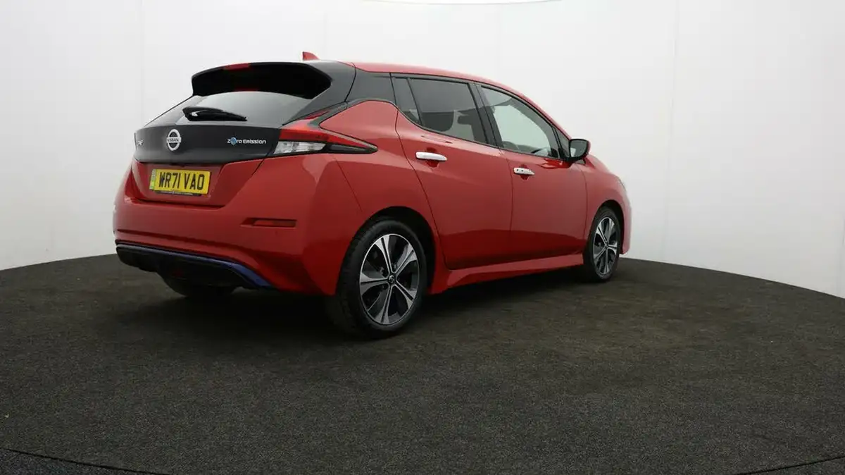 2021-nissan-leaf-e-tekna-big-77