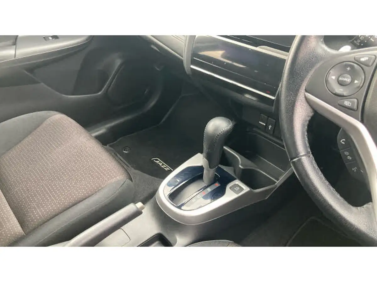 2016-honda-jazz-13-i-vtec-ex-navi-cvt-big-13