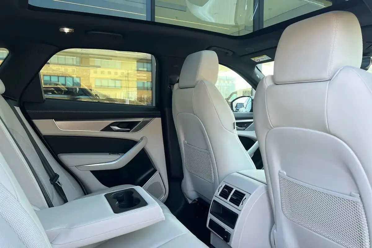 2023-jaguar-f-pace-20-d200-r-dynamic-se-black-big-32