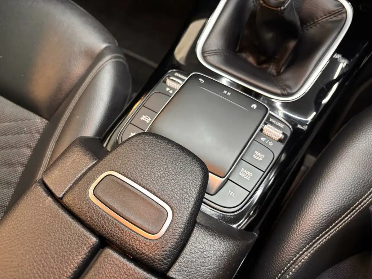 2021-mercedes-benz-a-class-13-a180-se-big-14