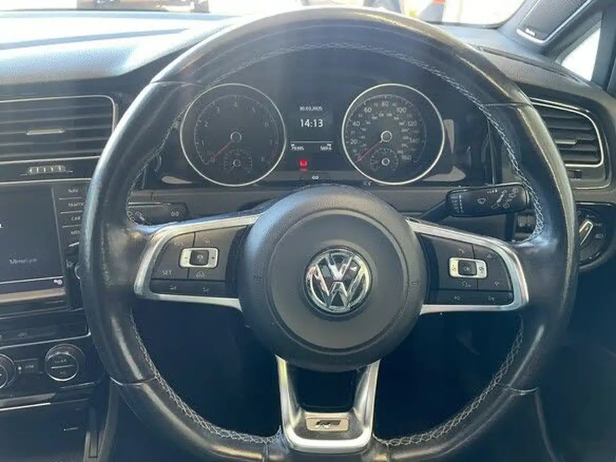 2016-volkswagen-golf-14-tsi-r-line-edition-5d-big-10