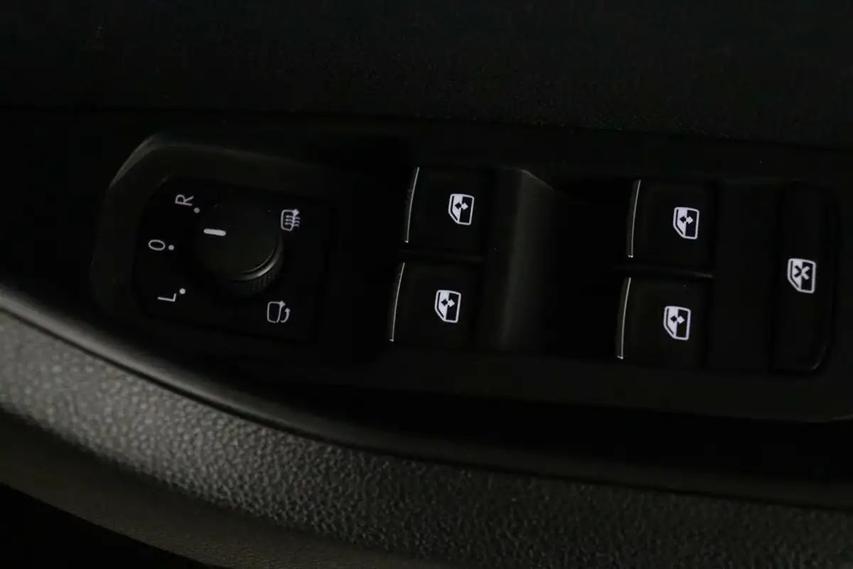 2018-skoda-karoq-15-tsi-edition-ss-big-19