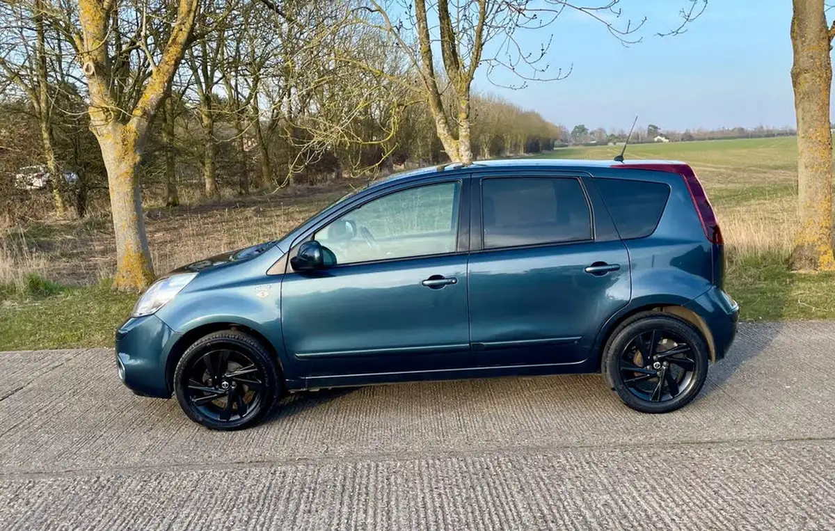 2012-nissan-note-14-n-tec-big-12