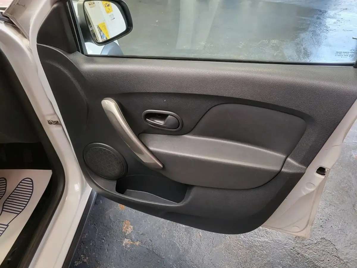 2014-dacia-sandero-stepway-15d-laureate-big-13