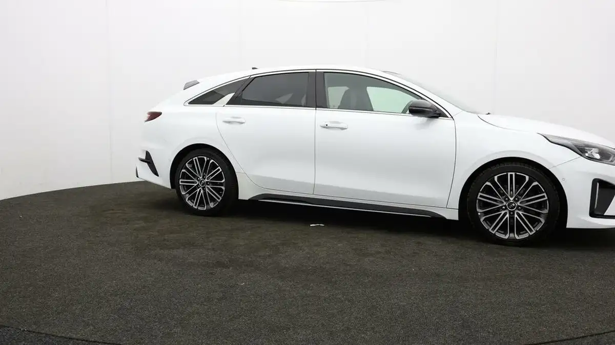 2021-kia-pro-ceed-15-t-gdi-gt-line-s-big-35