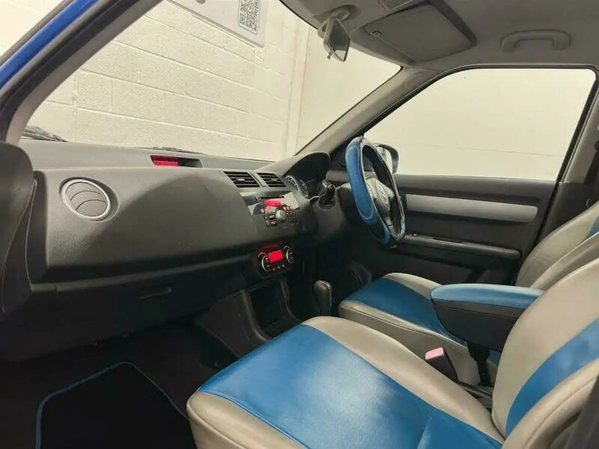 2010-suzuki-swift-15-sz4-big-28