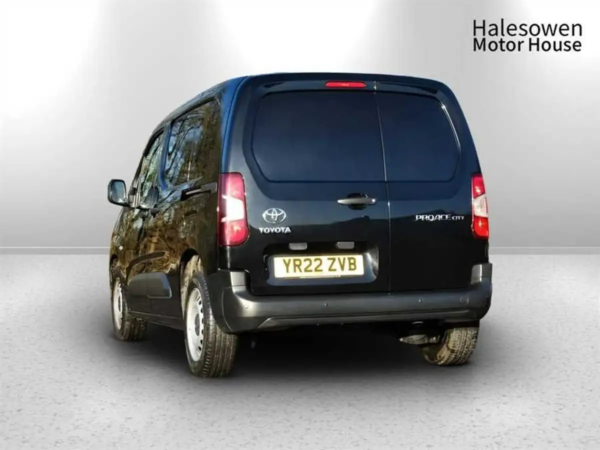 2022-toyota-proace-city-15d-active-big-3