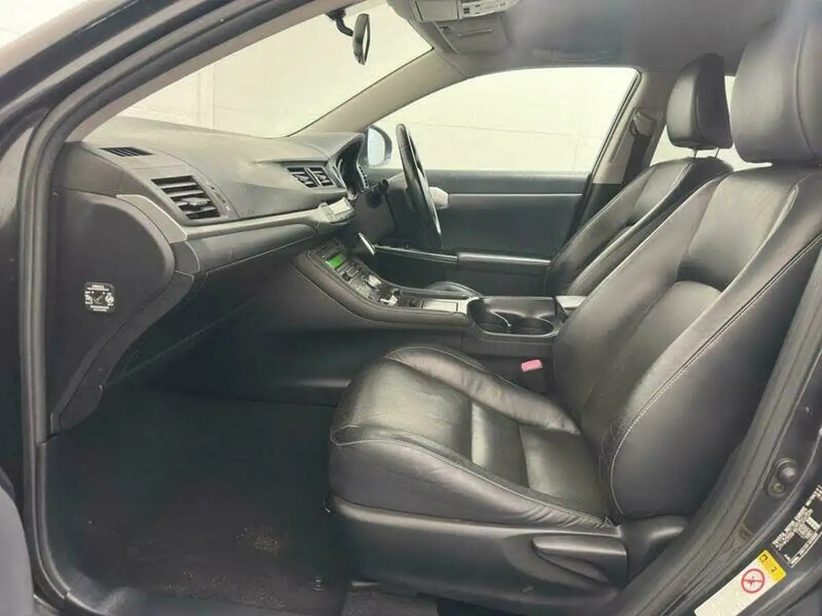 2011-lexus-ct-200h-18-se-l-big-31