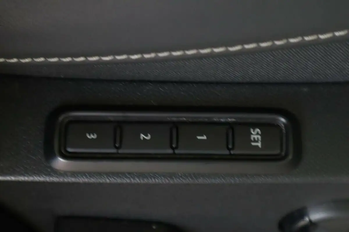 2021-seat-leon-14-e-hybrid-xcellence-hatchback-big-27
