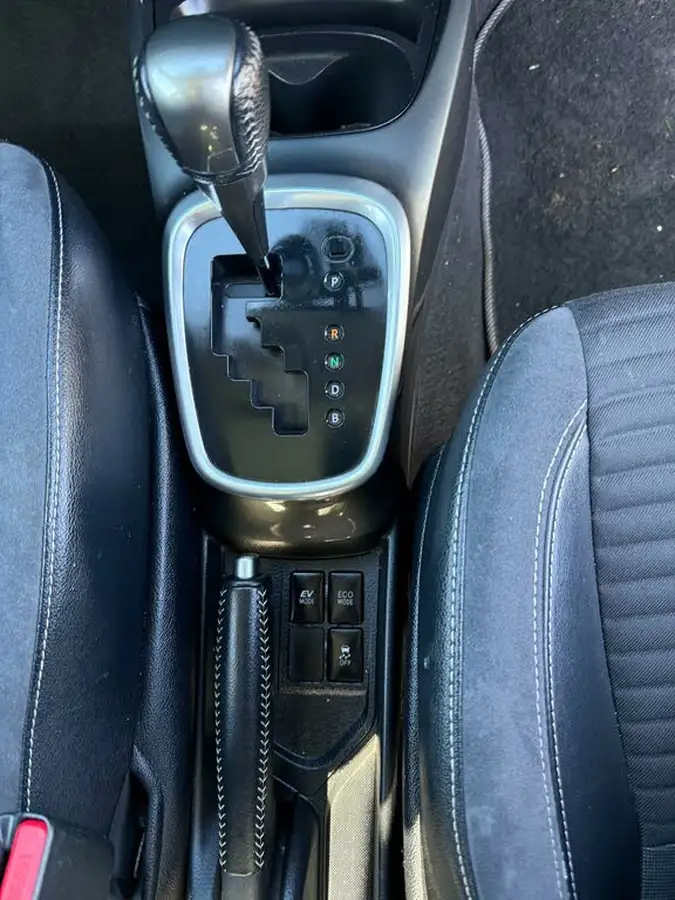 2015-toyota-yaris-15-vvt-i-excel-hybrid-15in-big-21