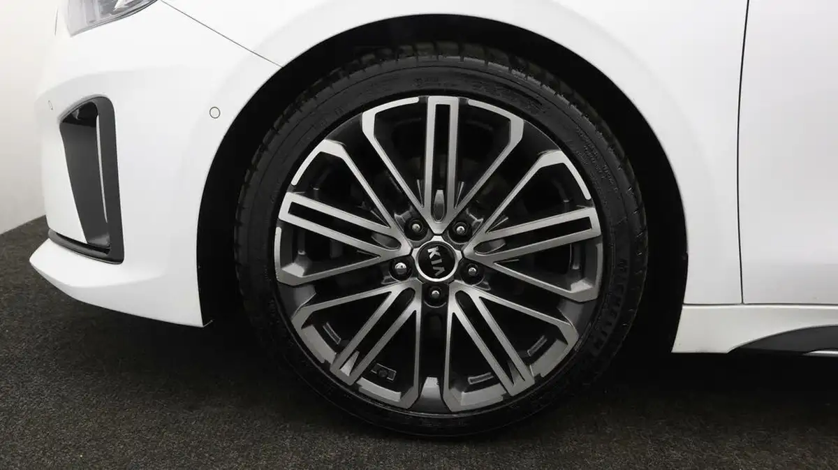 2021-kia-pro-ceed-15-t-gdi-gt-line-s-big-17