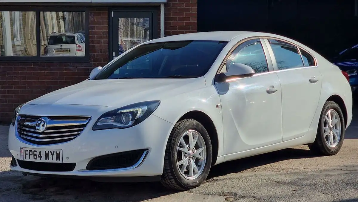 2014-vauxhall-insignia-20cdti-design-140ps-navss-ecoflex-hatchback-5d-big-2