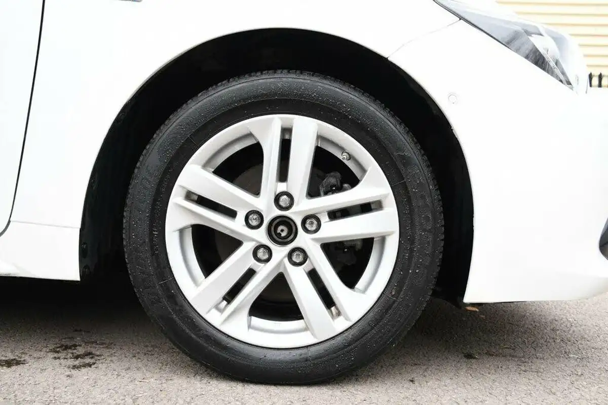 2022-toyota-corolla-18-vvt-i-icon-tech-spare-wheel-touring-sports-5d-big-8