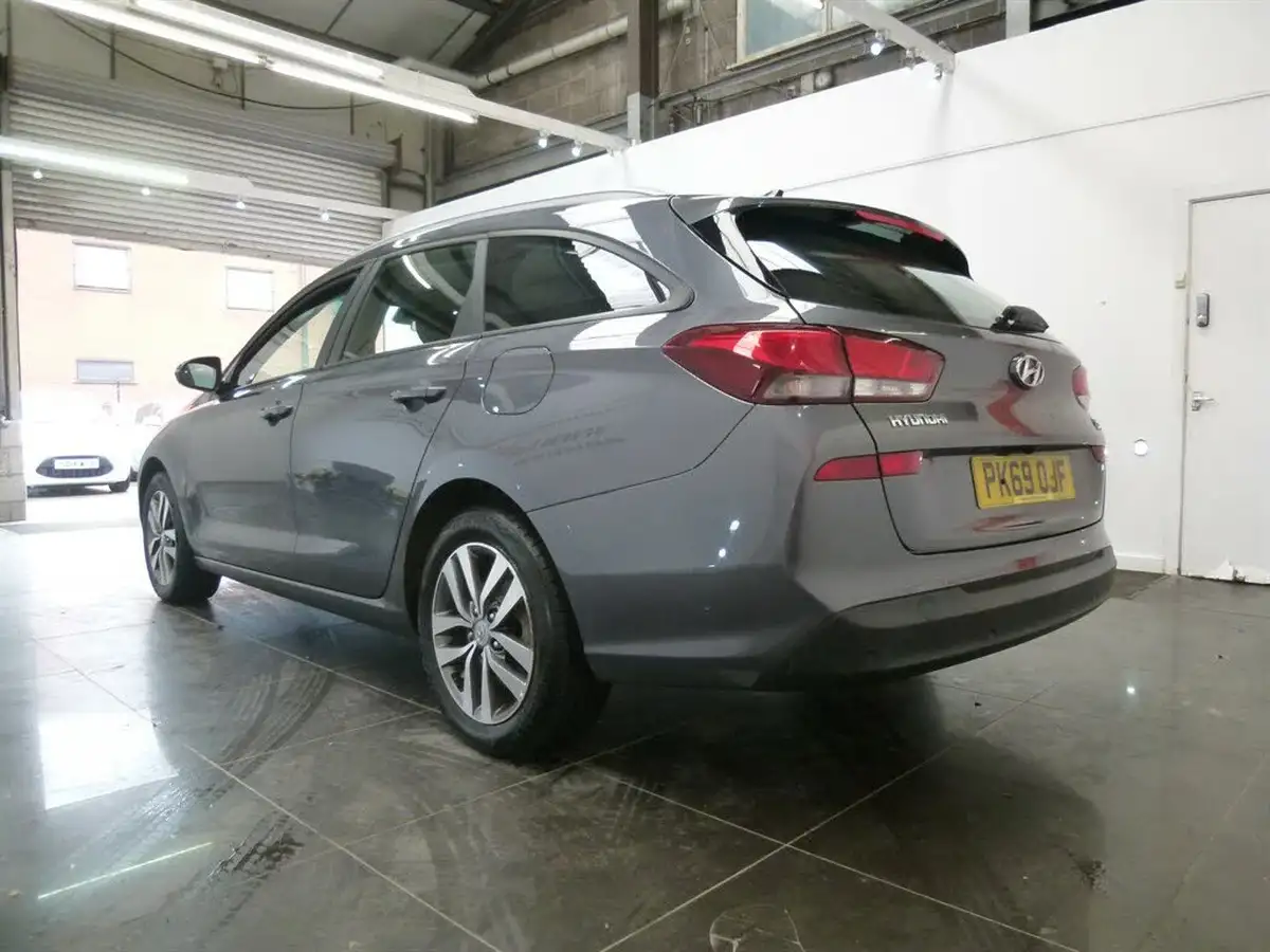 2019-hyundai-i30-10-t-gdi-se-nav-tourer-big-9