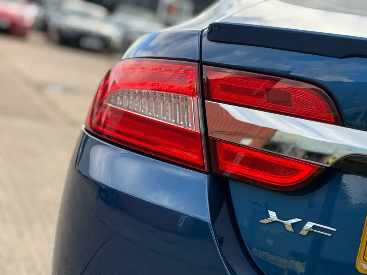 2012-jaguar-xf-50-xfr-big-34
