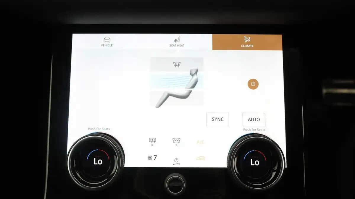 2022-land-rover-range-rover-evoque-15-p300e-r-dynamic-se-big-11